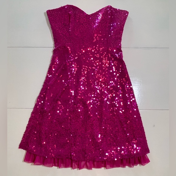 Betsey Johnson Dresses & Skirts - Betsey Johnson Pink Sequin Strapless MIDI Dress size 8